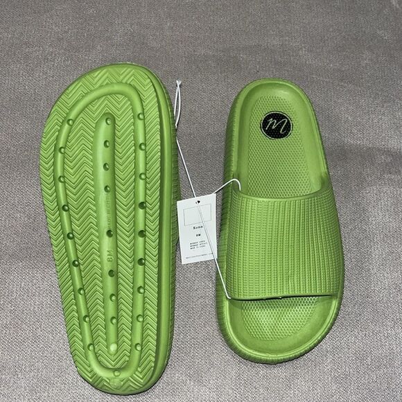 Nwt Matisse Beach “Kona” slides - Picture 3 of 3